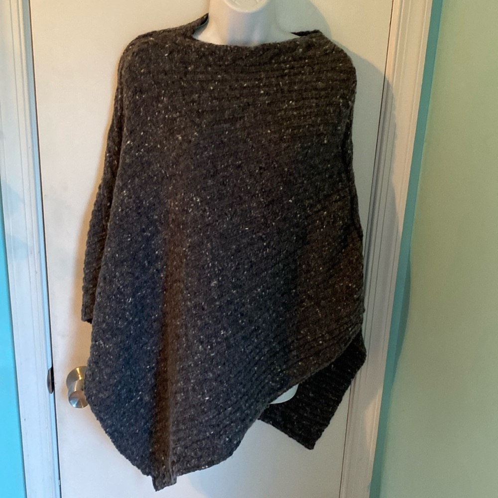 Ireland’s Eye Merino Wool Poncho VGUC